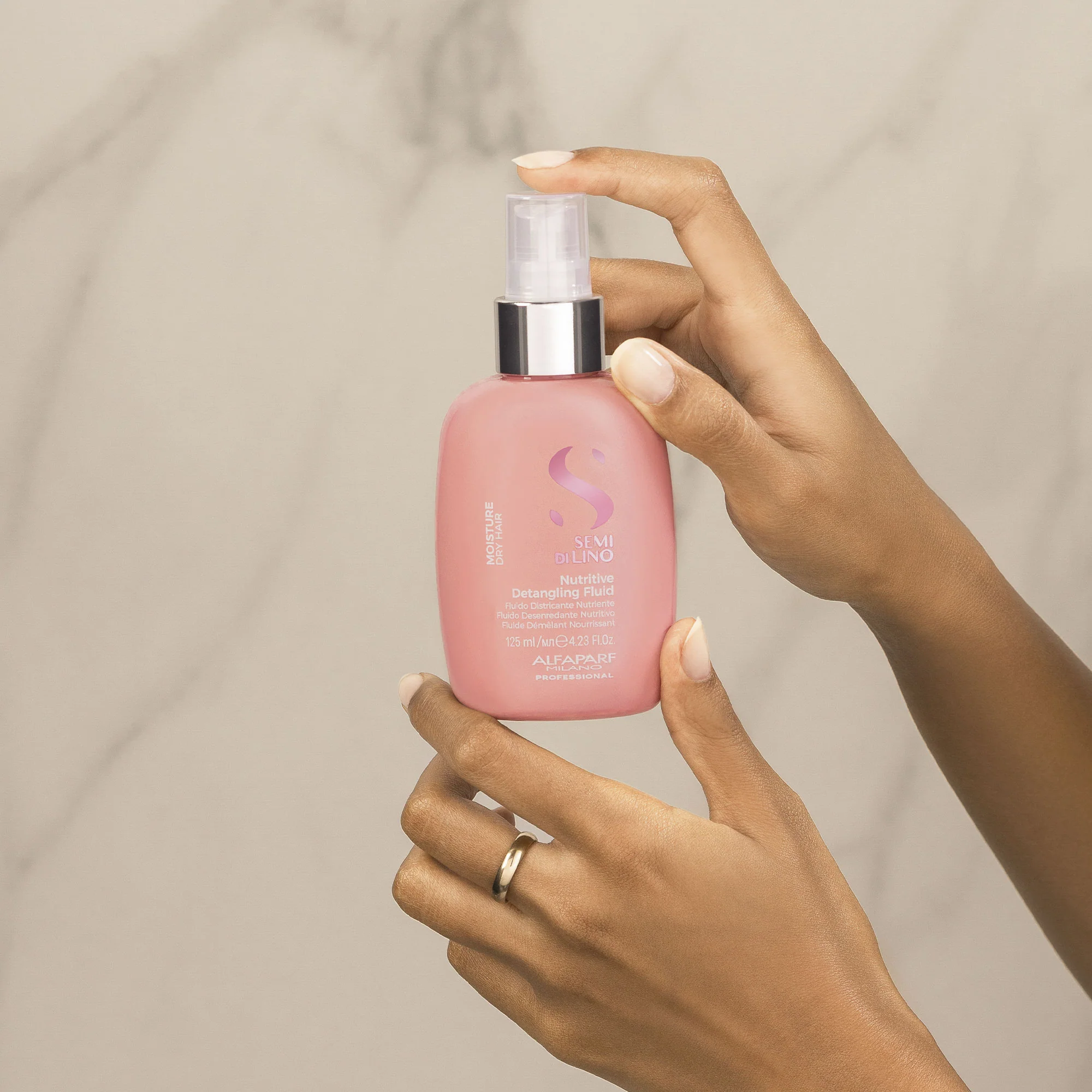 Moisture Nutritive Detangling Fluid - Image 3