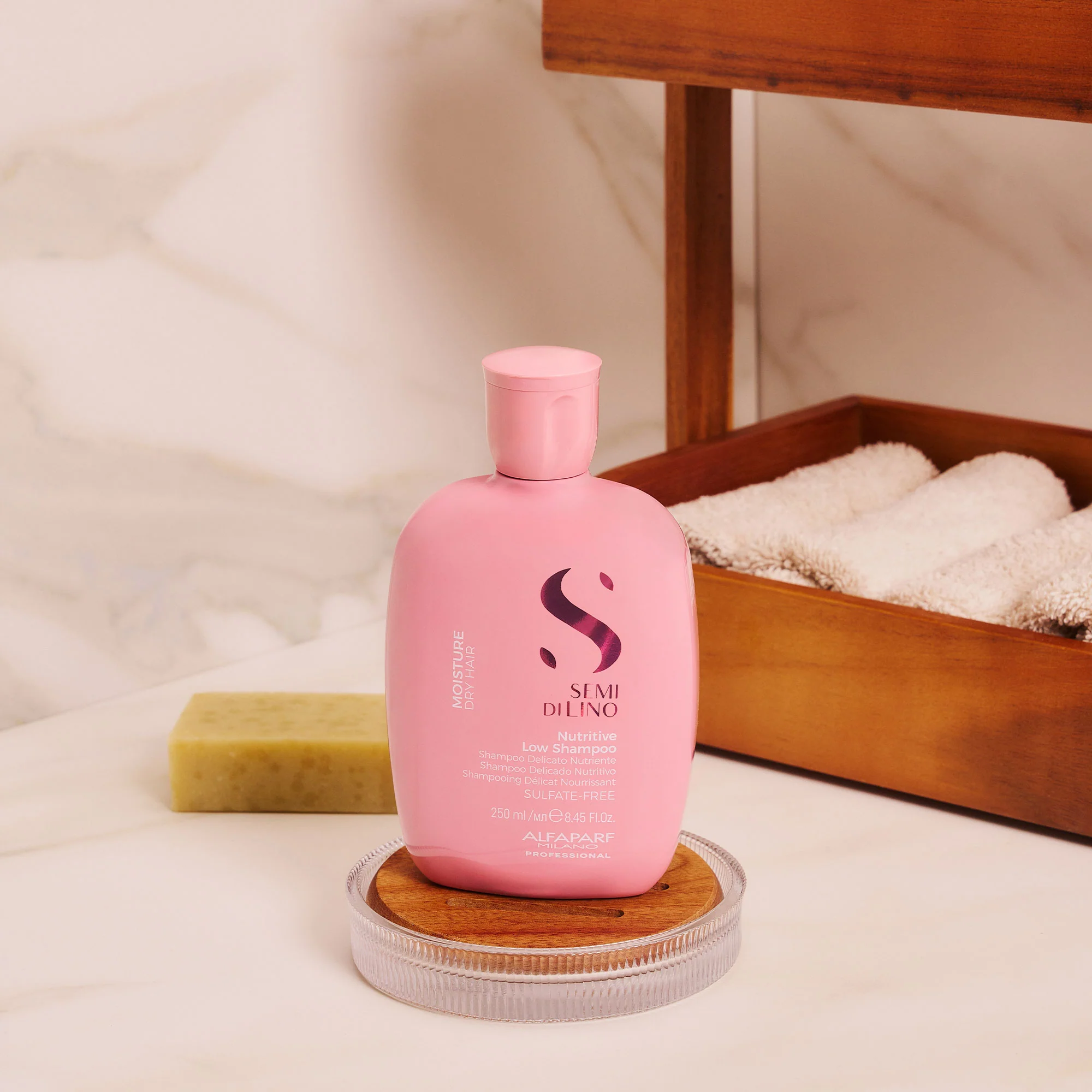 Moisture Nutritive Sulfate Free Shampoo - Image 3